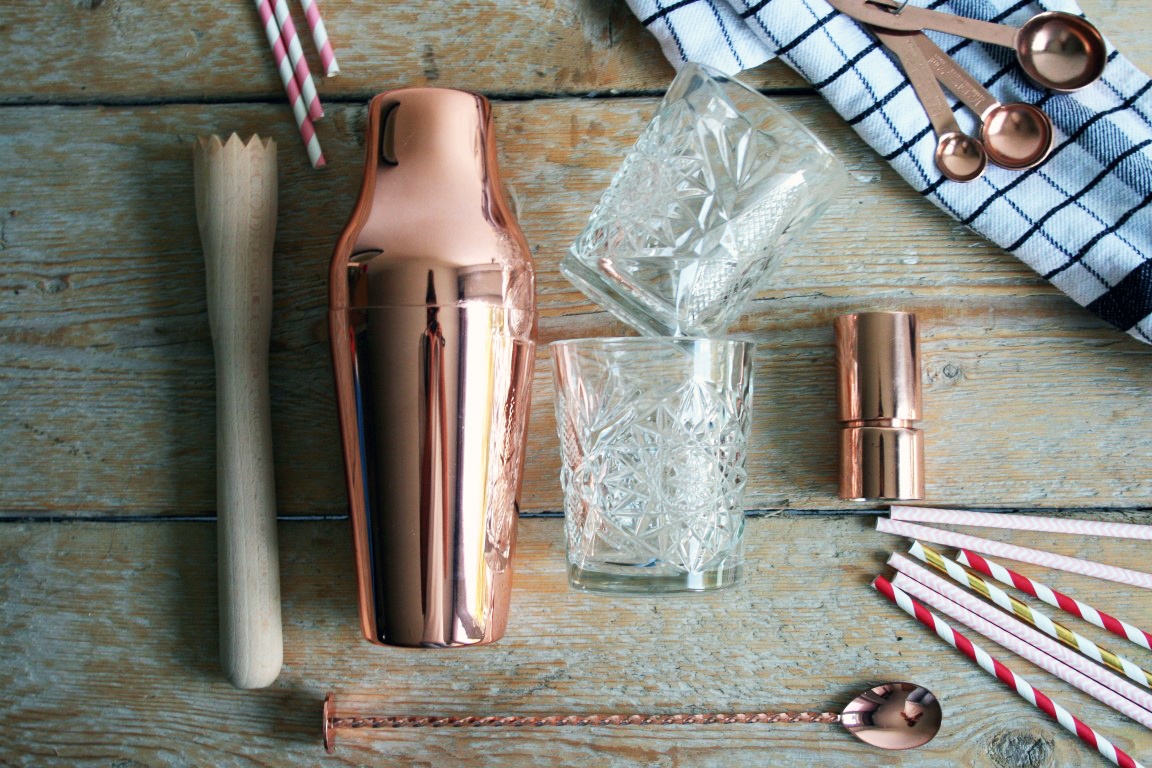 Cocktail tools die je in huis moet hebben om de perfecte cocktail te maken voor je gasten. Wij hebben de lijst met welke cocktail tools je in huis moet hebben