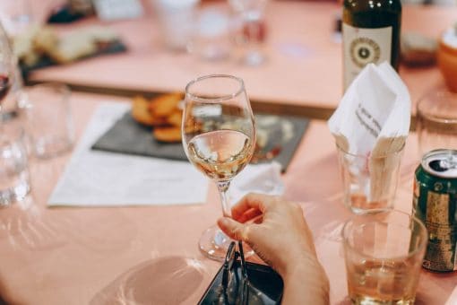 Het brede aanbod en de keuzes van het Amsterdamse weekend zijn weer in zicht. Voor (passieve) sporters, haringliefhebbers, bagel brunches, salsadansers, vaderliefhebbende kinderen en alles er tussen in. Wij hebben de opties voor dit weekend op een rij gezet, dit zijn de Weekend Tips Amsterdam van 15, 16 en 17 juni! Girls Who Weekend Guide. Weekend Tips Amsterdam.