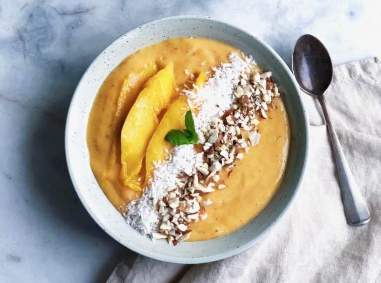 smoothie bowl - recept smoothie bowl - recept met mango - breakfast bowl - ontbijt bowl - gezonde recepten - ontbijt recepten