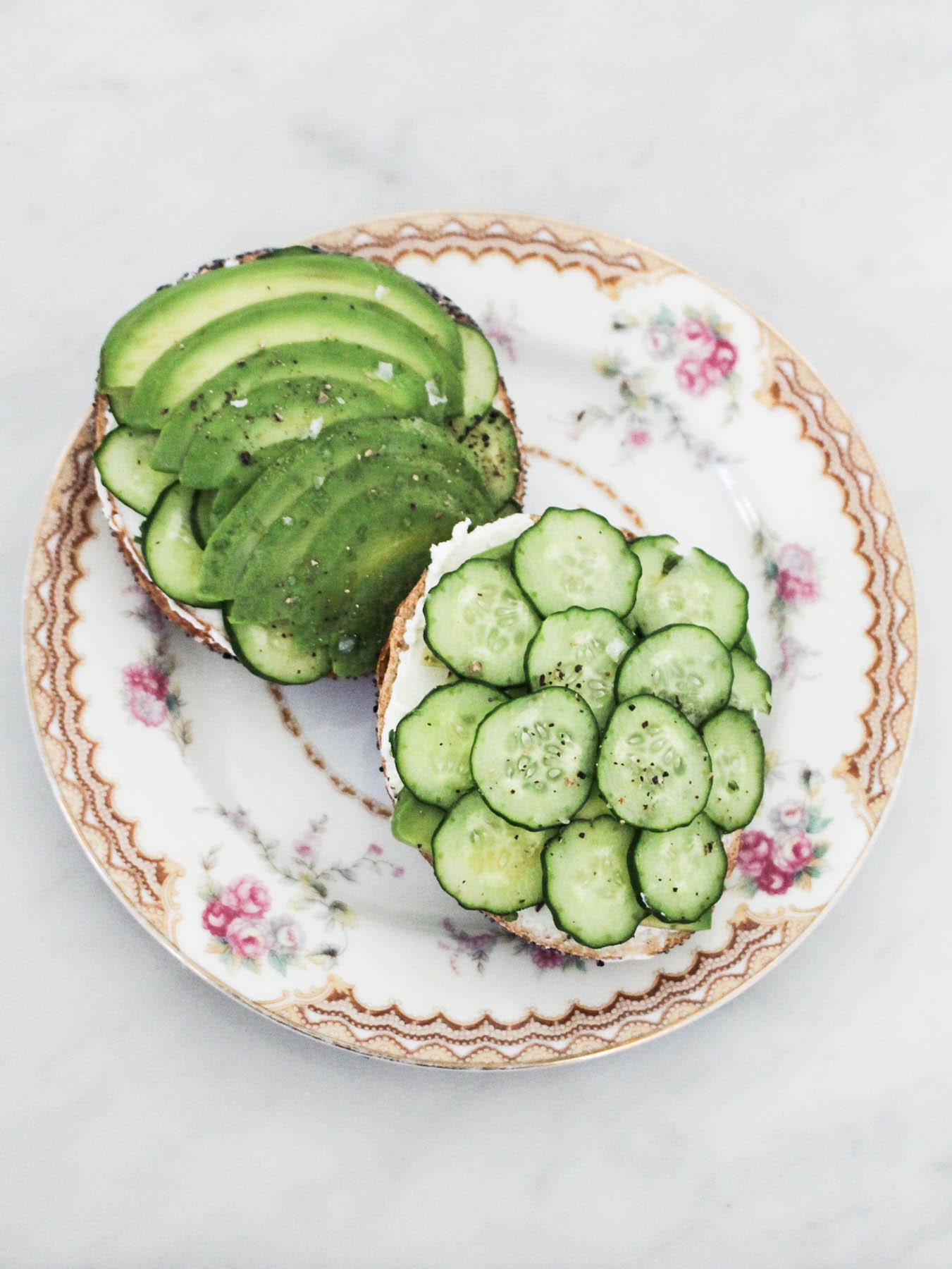 gezonde bagel avocado komkommer
