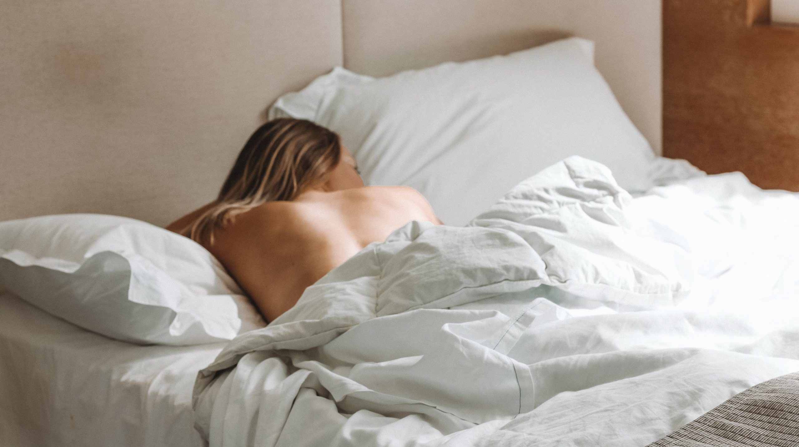 hoe slapen in hitte - tips tegen hitte in bed - beter slapen als het warm is