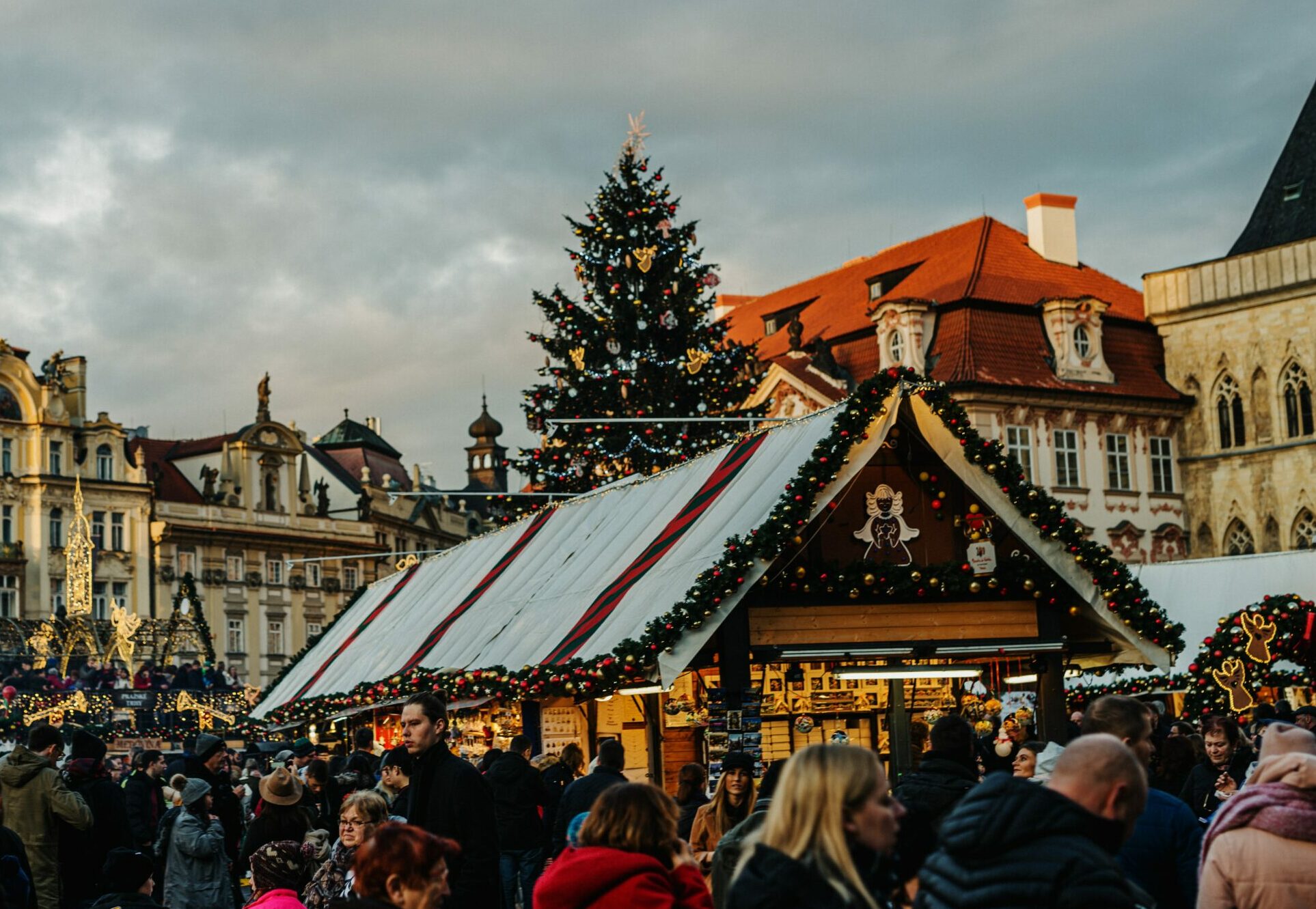 Kerstmarkten in Nederland 2022 - kerstmarkt utrecht 2022 -Kerstmarkt amsterdam - leukste kerstmarkten Nederland 2022 - Kerstmarkt Maastricht - Kerstmarkt Breda 2022 - Kerstmarkt Den Haag