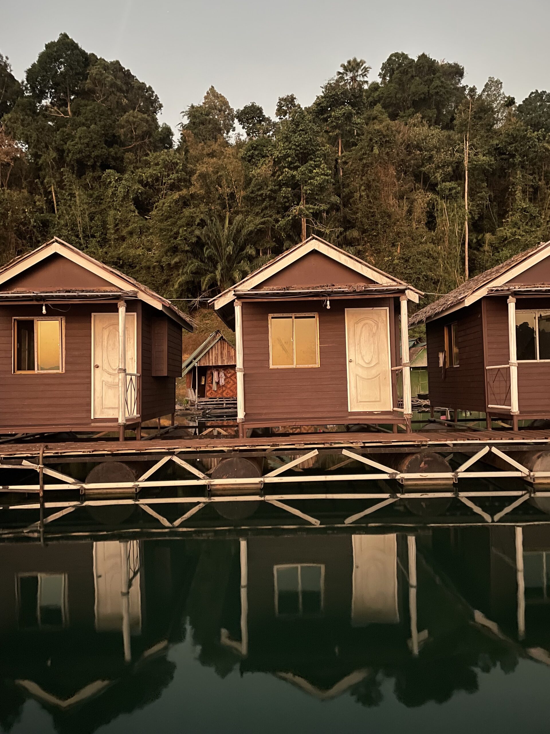 khao sok overnight tour - jungle huts khao sok - slapen national park khao sok - khao sok riverside cottages