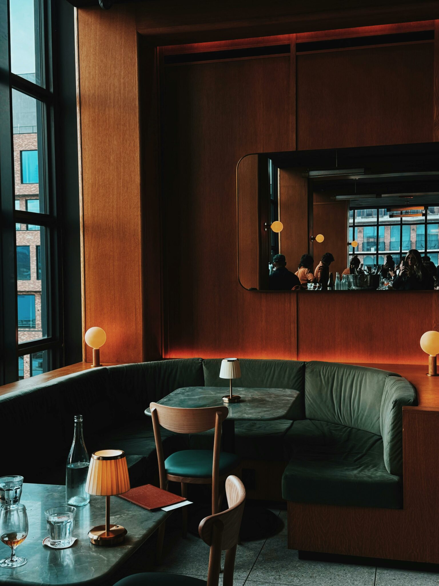 Deze nieuwe bars in Amsterdam moet je checken | GIRLS WHO MAGAZINE