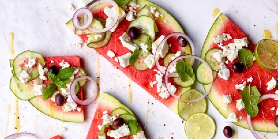 watermeloen pizza - watermeloen pizza maken - watermeloen feta recept - watermeloen feta pizza - watermeloen feta olijf - watermeloen recept voorgerecht - watermeloen recept snack