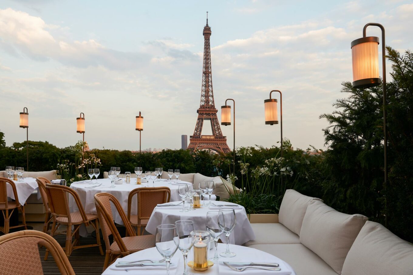 Goedkoop eten Eiffeltoren - Italiaans restaurant Eiffeltoren - restaurant met zicht op de Eiffeltoren - eten in de Eiffeltoren
