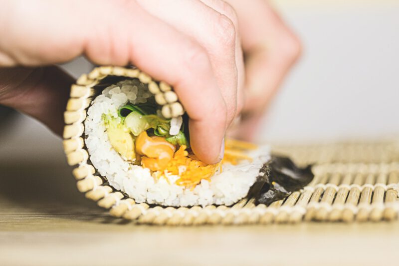 sushi - sushi maken - zelf sushi maken - wat heb je nodig sushi - sushi ingrediënten - sushi boodschappen - sushi rollen - sushi bereiden